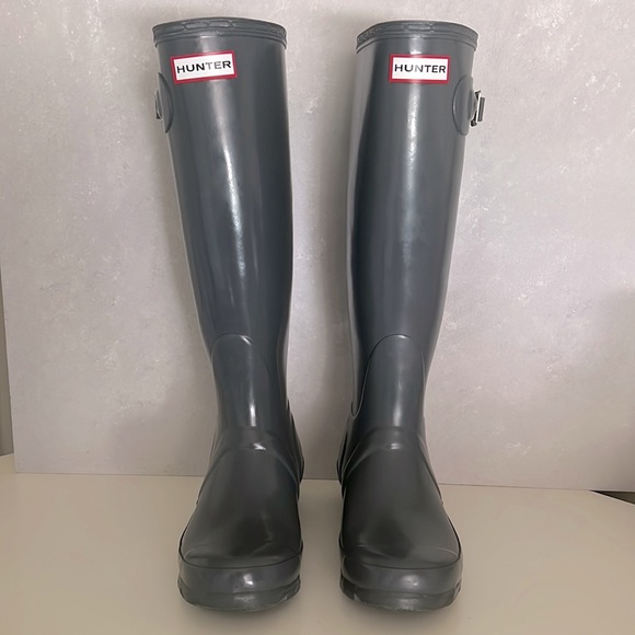 Hunter Tall Rain-boots in Gray Gloss Size 5 - Picture 3 of 9